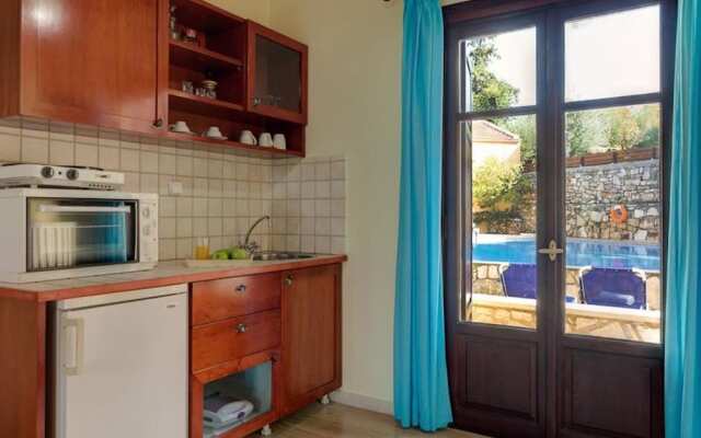 Room in Bungalow - Group Accommodation in Crete Separate Houses