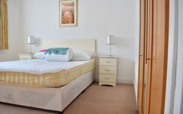 2 Bedroom Home With Parking In Ballsbridge