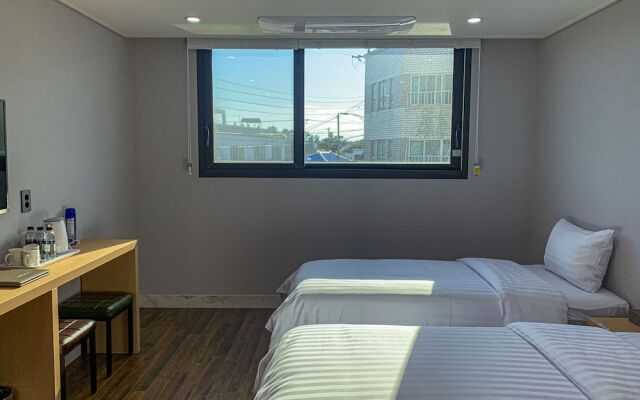 Aroomi Hotel Hyupjae