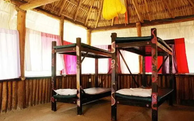 Holbox Hostel & Cabanas Ida y Vuelta Camping