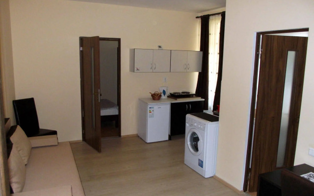 Main Square Apartments & More