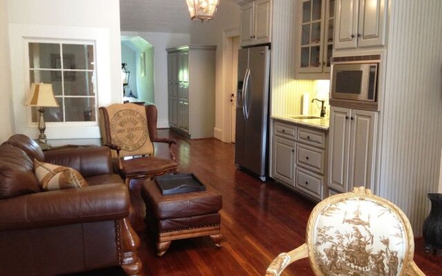 The Twelve Oaks Bed & Breakfast