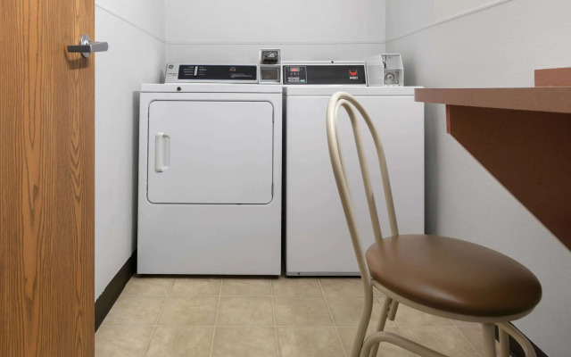 Super 8 by Wyndham Grapevine/DFW Airport Northwest