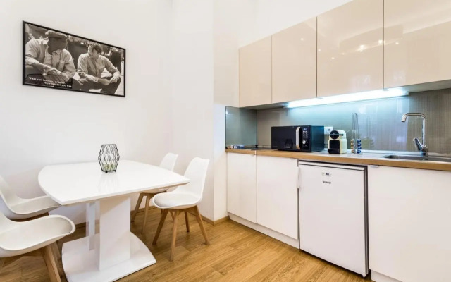Hello Downtown Apartment - Movie