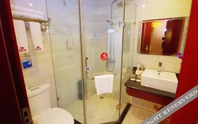 Waitan Holiday Hotel