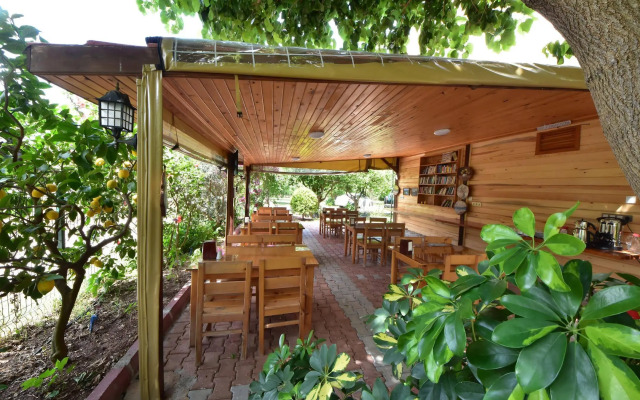 Lemon Garden Lodge