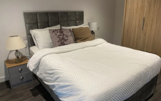 Remarkable 3-bed Apartment in London