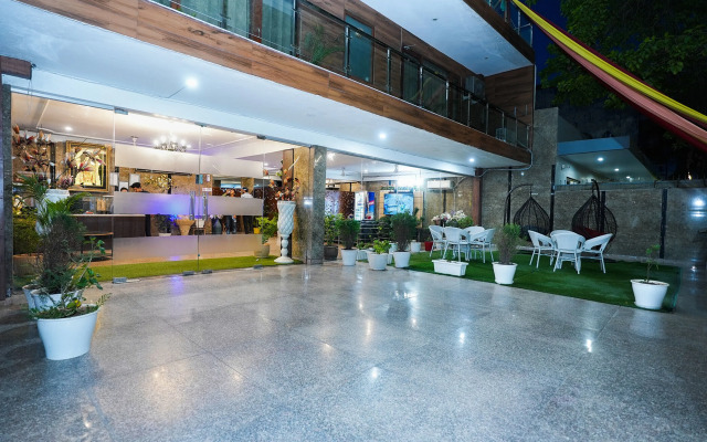 Fabhotel Tanvi Premium