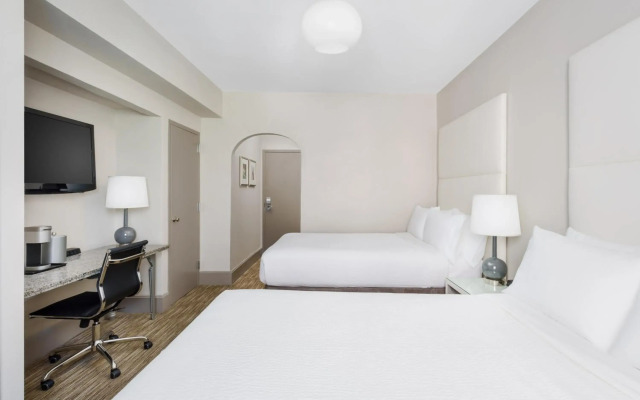 Holiday Inn Express Chicago - Magnificent Mile by IHG