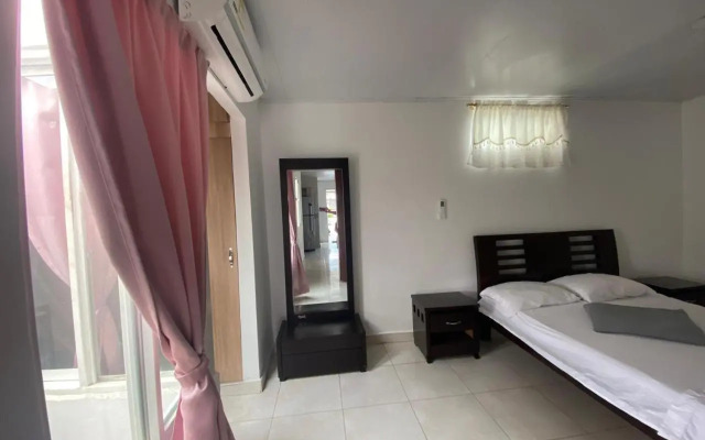 Hermoso apartamento con piscina y ascensor.