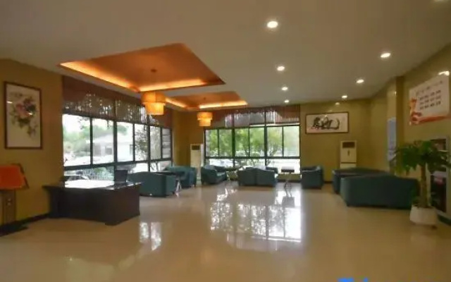Rujia Huayi Select Hotel (Liyang High-Speed Railway Station Wanda Plaza)