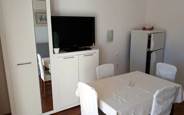 Irena - 100m From the sea - A3 Srednji Prvi kat