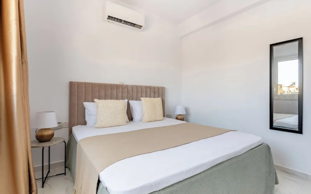 Sanders Cruise - Spacious 2-bdr Apt With Balcony