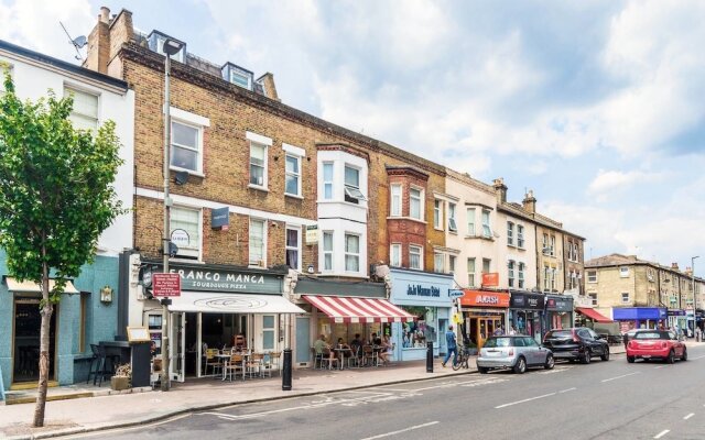 Bright Large Home in Clapham, Sleeps 8!