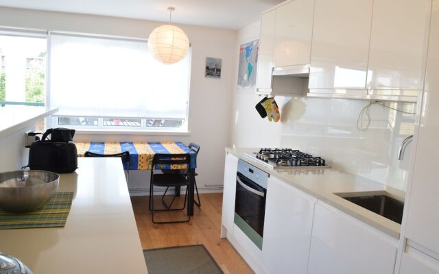 2 Bedroom Apartment With Terrace in West Kensington