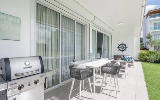 Two-bedroom apt With Pool View bbq in Lake View