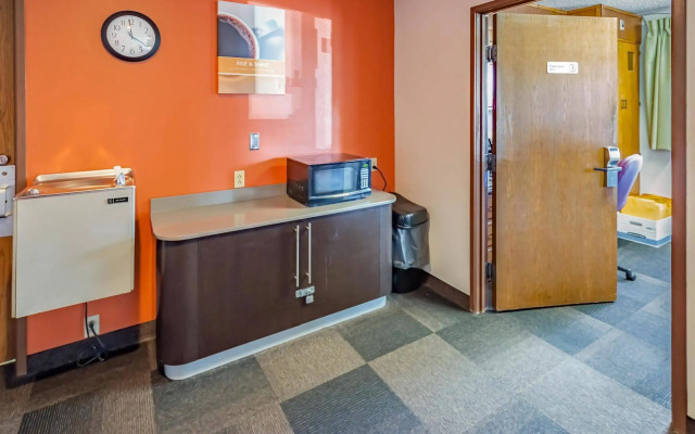 Motel 6 Drums, PA