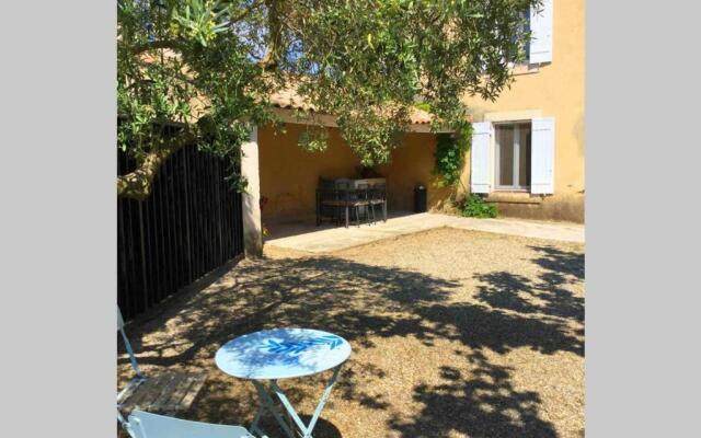 Partie d'une ferme provençale avec piscine privée, située proche d'Avignon, à Bédarrides, 6 prs, LS6-342-FRAGOUN