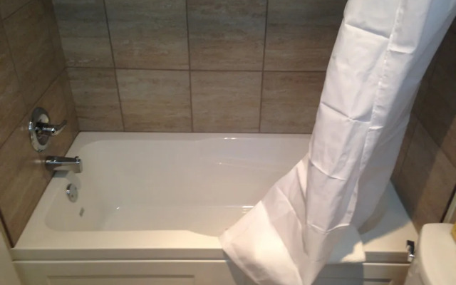 Days Inn By Wyndham Sylvan Lake