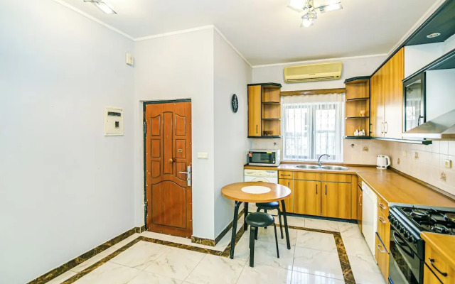 Azneft Garden Apartment