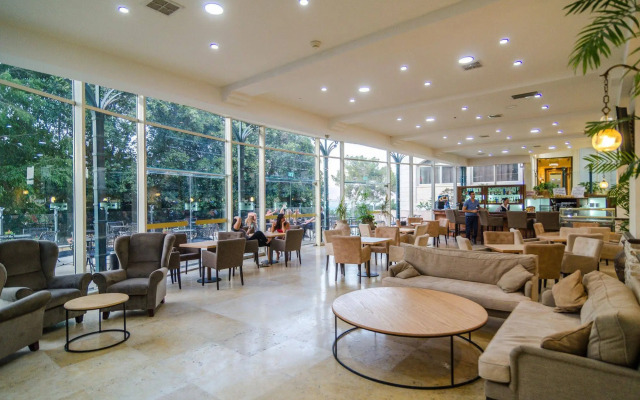 Royal Plaza Hotel