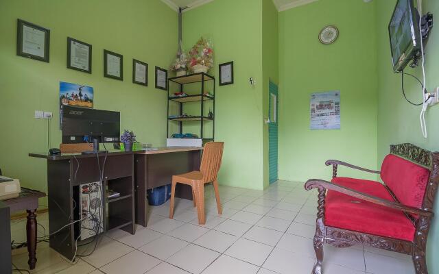 RedDoorz near Kampus UMP Purwokerto