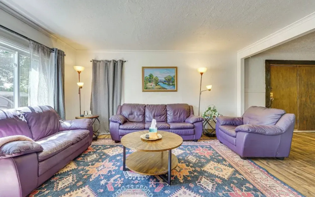 Private Pool & Yard: Pet-friendly Home in Toledo