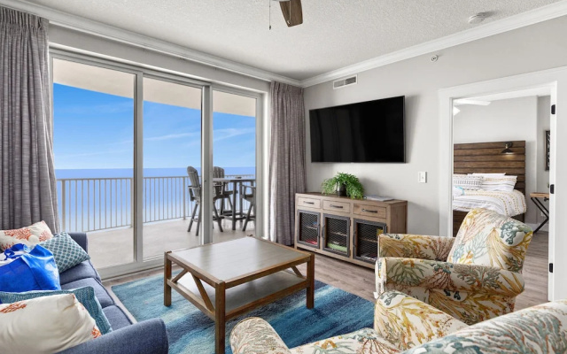 Beautiful Ocean Views! 2-bedroom, 2-bathroom! Resort Pools!