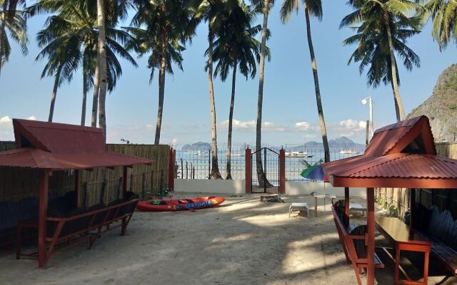 El Seatopia Beach Cottages