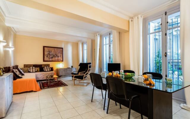 Les coulisses Fabre comedie - Premiere conciergerie