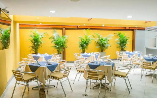 Hotel Regency Suites La Feria
