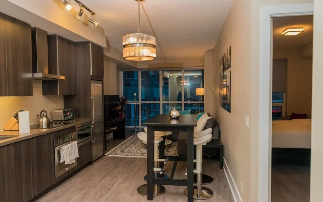 Sarkar Suites - CN Tower Rogers Centre