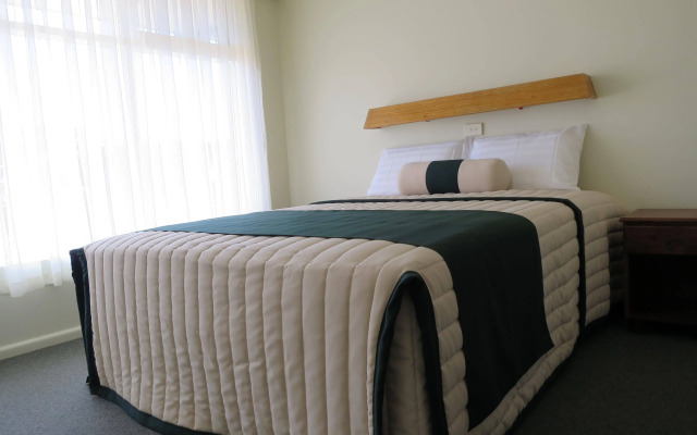 Shifting Sands Motel