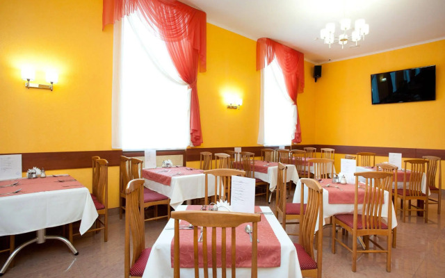 Business Tourist Hotel