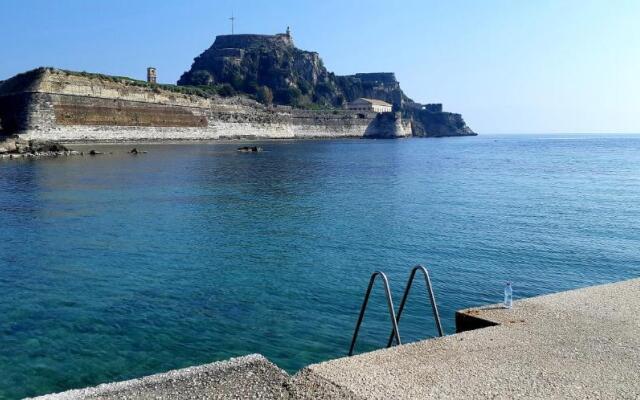 AAY- Best Corfu Town & Sea Apart 2bedroom Renovated + lift / Comfy&Design+WiFi