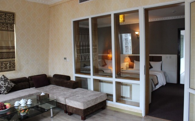 Cherry Hotel I