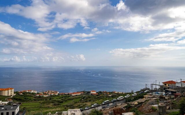 Barbecue and Sunbathing and sea View, Casa Skyline