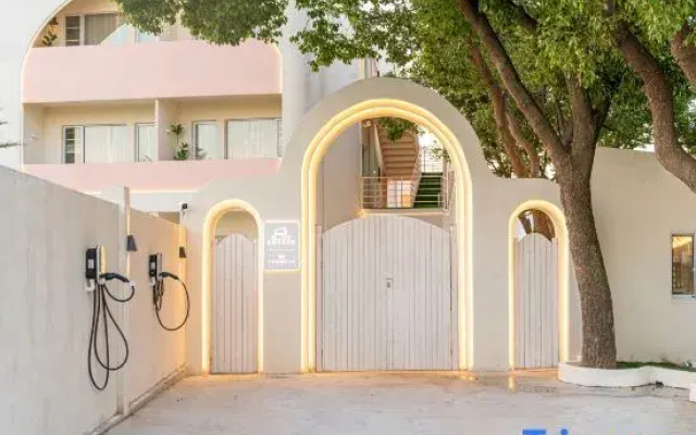 Honey Vacation Manor