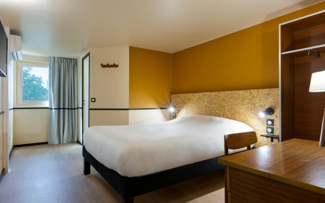greet Hotel Villeneuve La Garenne