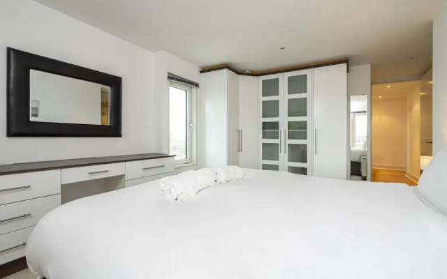 Borough Flat With City Views by Underthedoormat