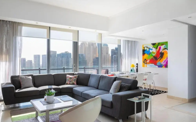 Big Bright Luxury Marina View Apt Near Beach