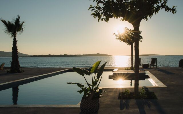 Seesoo Paros Beachfront Resort