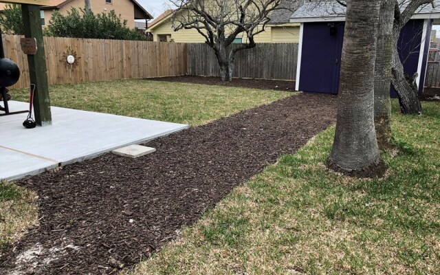 The Purple House - Four Bedroom Home