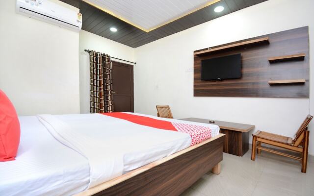 OYO 17133 Hotel Anmol