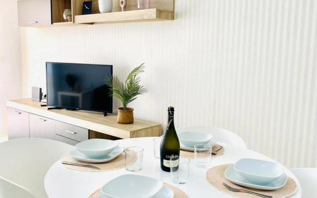 Enjoy Sunsets at Fully Equipped 2BR Oceanside View