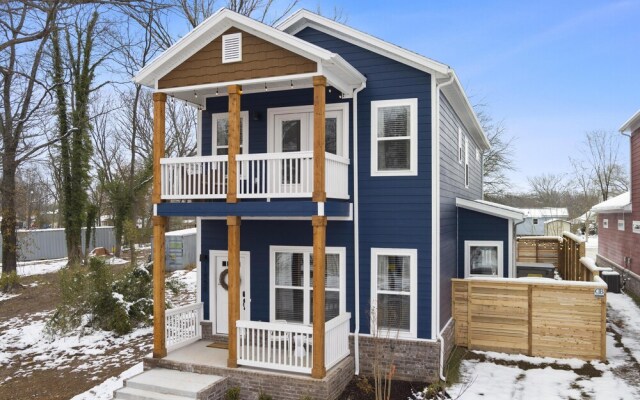 Big Blue on Main-hot Tub-less Than 1 Mi to Square