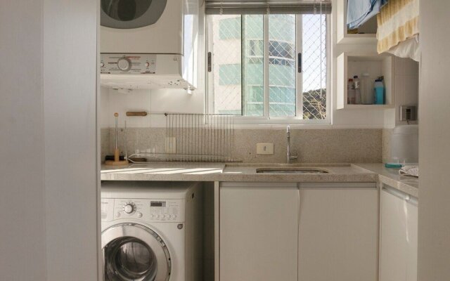 Amplo Apartamento Um Por Andar