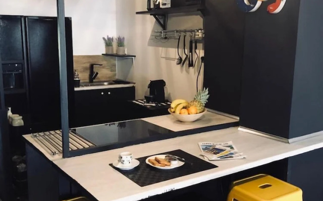 Home Plus Psirri Apartment
