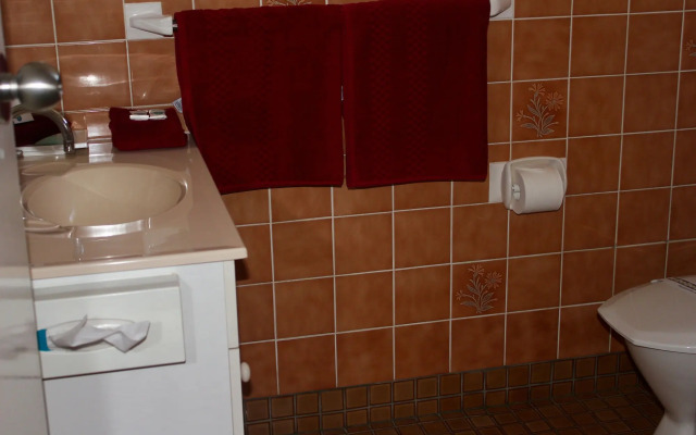 Town & Country Motor Inn