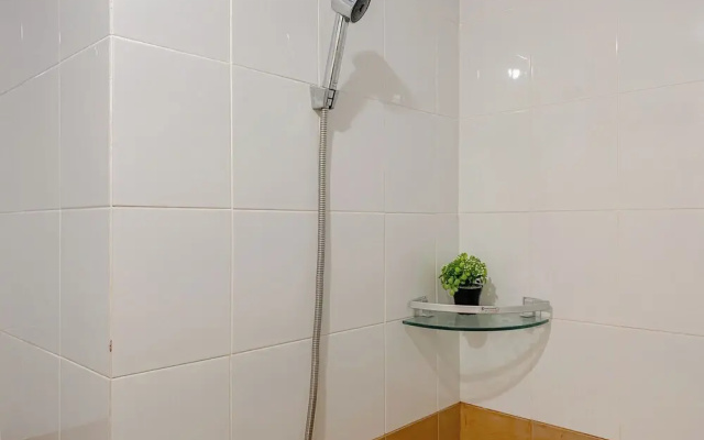 Good And Homey 2Br Apartment At Green Pramuka City